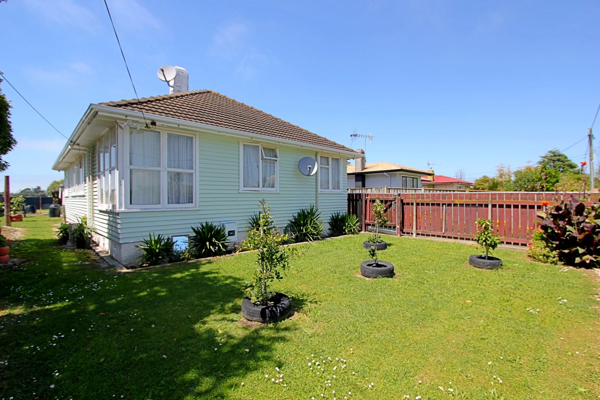 15 Masefield Avenue, Maraenui, Napier - Carousel 1