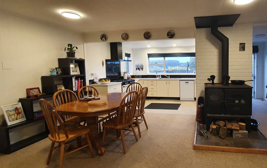 21 Muaupoko Street, Hokio Beach, Levin - Carousel 2