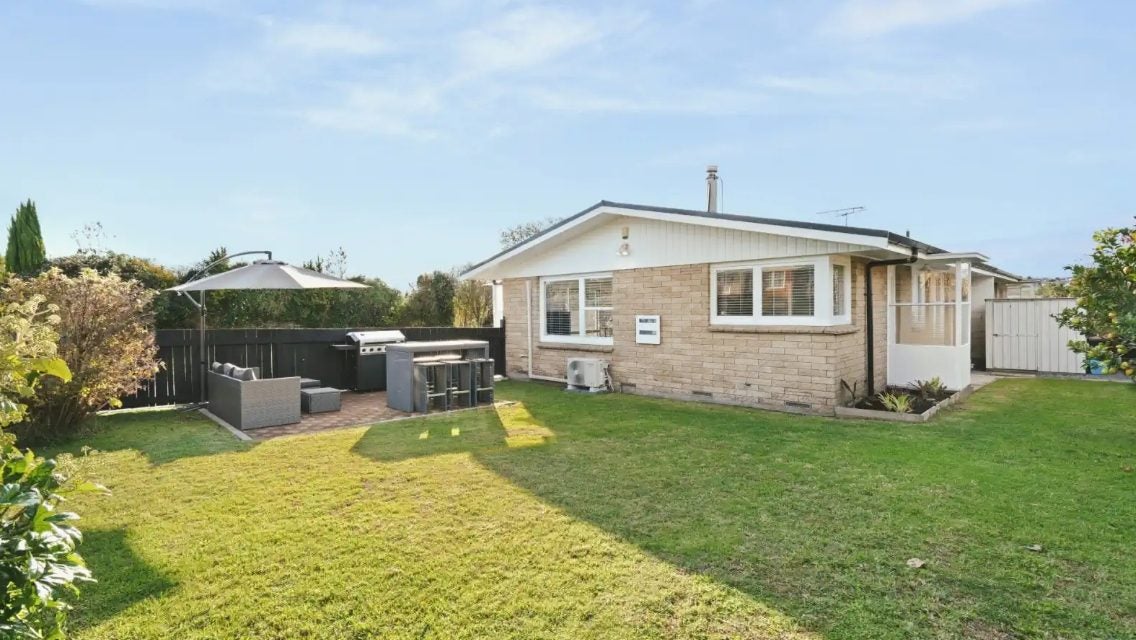 3 Wayne Place, Judea, Tauranga - Carousel 1