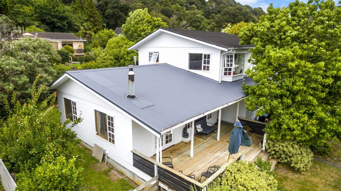 19 Beryl Grove, Birchville, Upper Hutt - Carousel 1