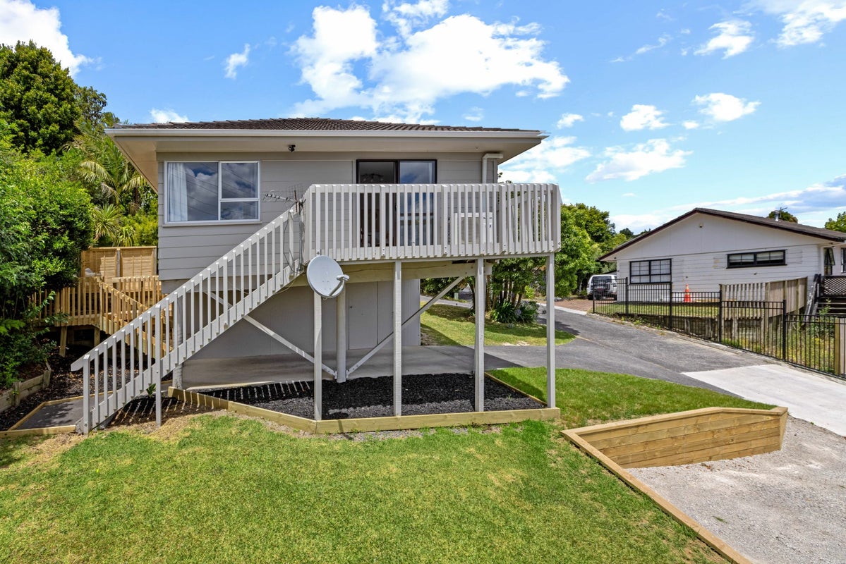 1/23 Santiago Crescent, Unsworth Heights, Auckland - Carousel 2