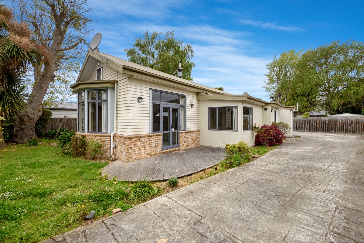 2/96 Edward Avenue, Edgeware, Christchurch - Carousel 1