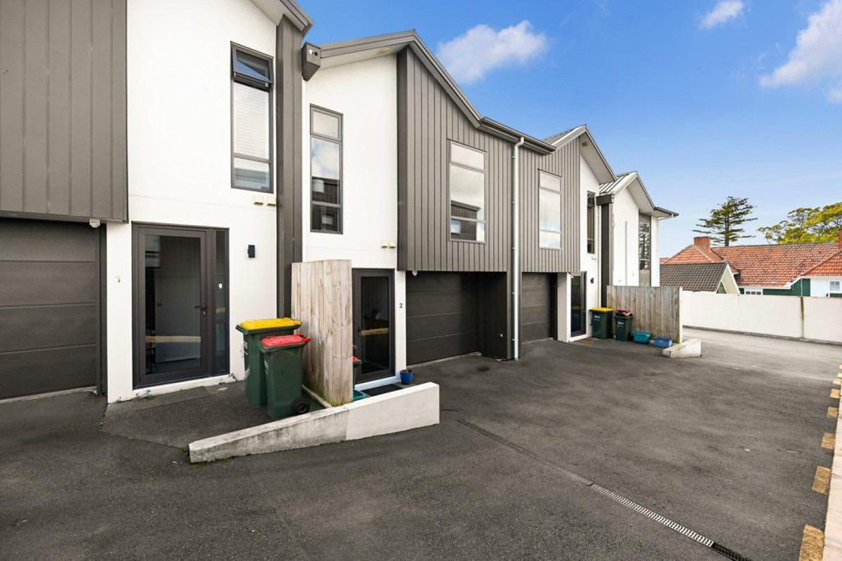 2/25 Thackeray Street, Hamilton Lake, Hamilton - Carousel 13