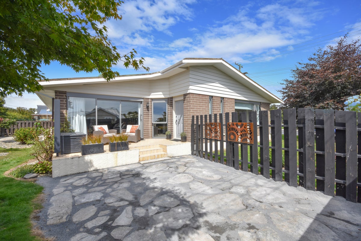 1 Keinan Avenue, Milton - Carousel 1