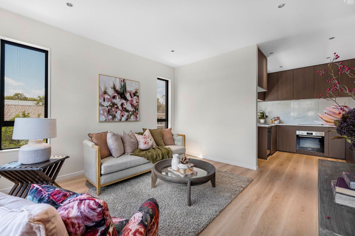 65 Smale Street, Point Chevalier, Auckland - Carousel 1