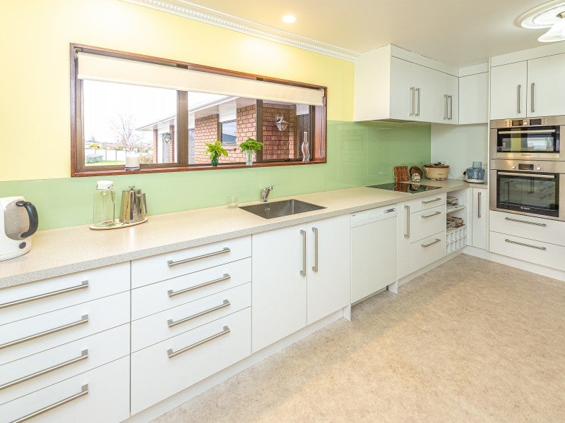4 Warwick Place, Springvale, Whanganui - Carousel 2