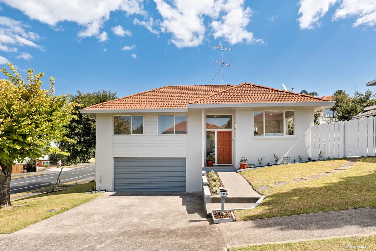 1/80 Gosford Drive, Botany Downs, Auckland - Carousel 1