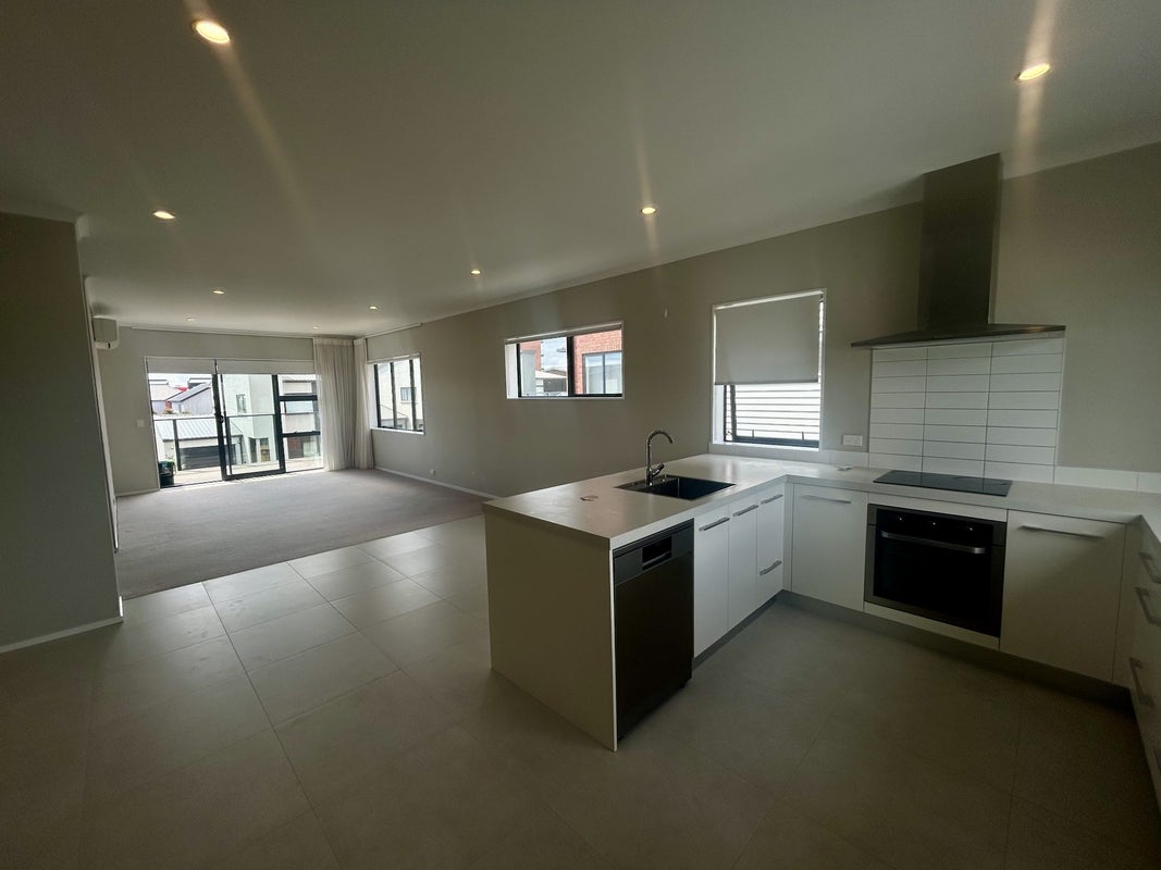 15 Danga Lane, Hobsonville, Auckland - Carousel 2