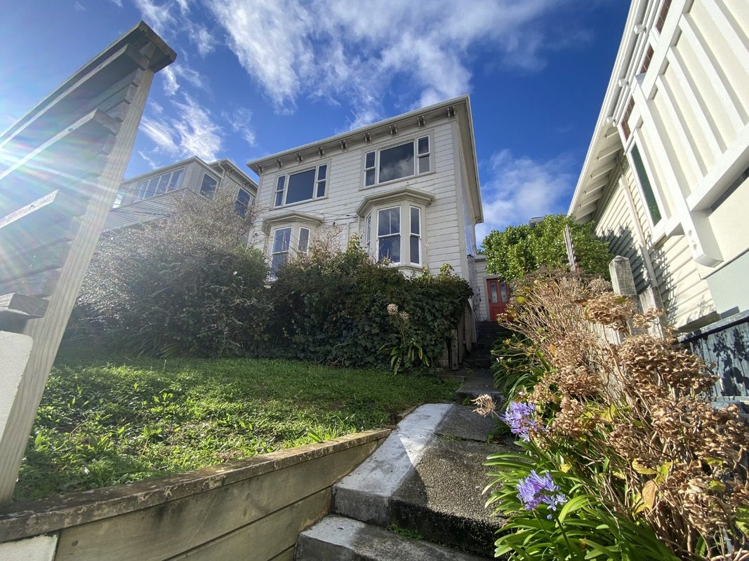 8 Hawker Street, Mount Victoria, Wellington - Carousel 1