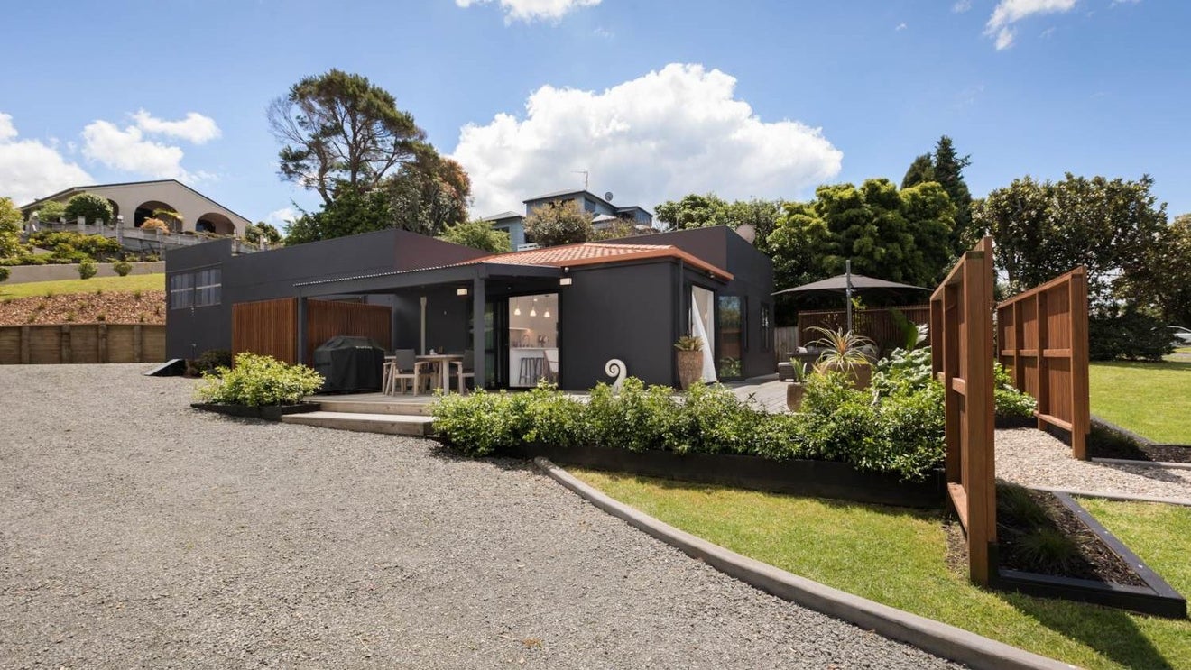 25 Pohutukawa Drive, Athenree, Katikati - Carousel 1