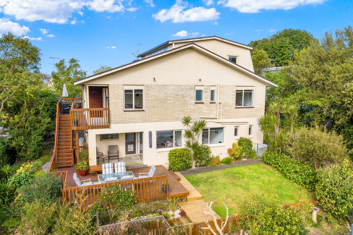 19 Robin Lane, Browns Bay, Auckland - Carousel 1