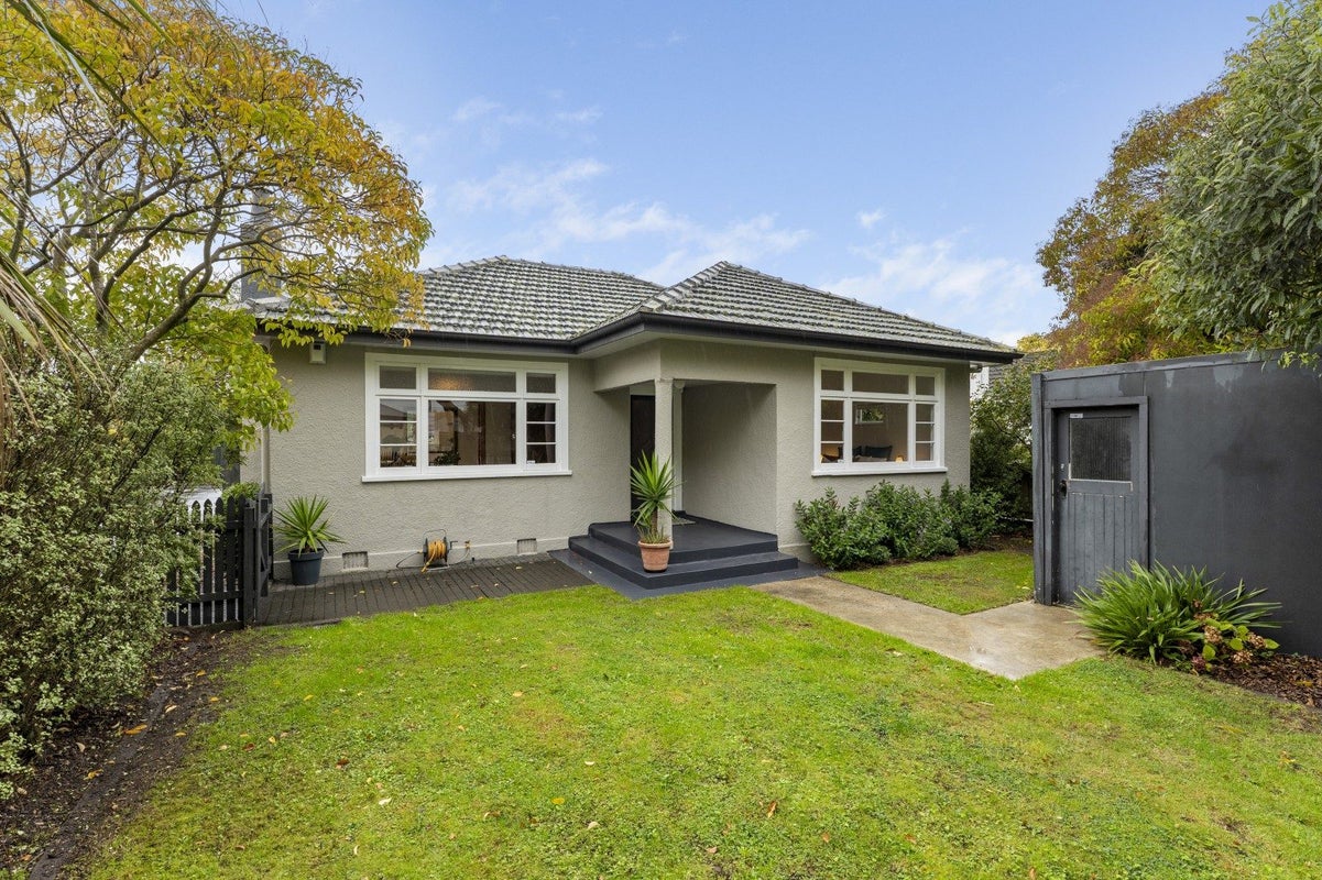 9 Franklin Avenue, Hokowhitu, Palmerston North - Carousel 1