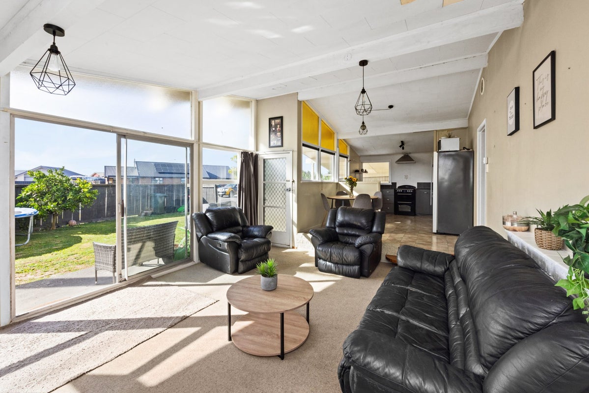 181 Riverbend Road, Onekawa, Napier - Carousel 2