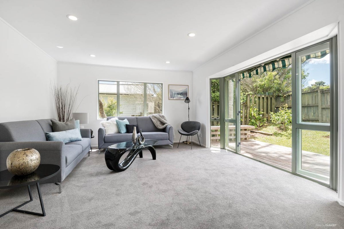 1/670 East Coast Road, Pinehill, Auckland - Carousel 1