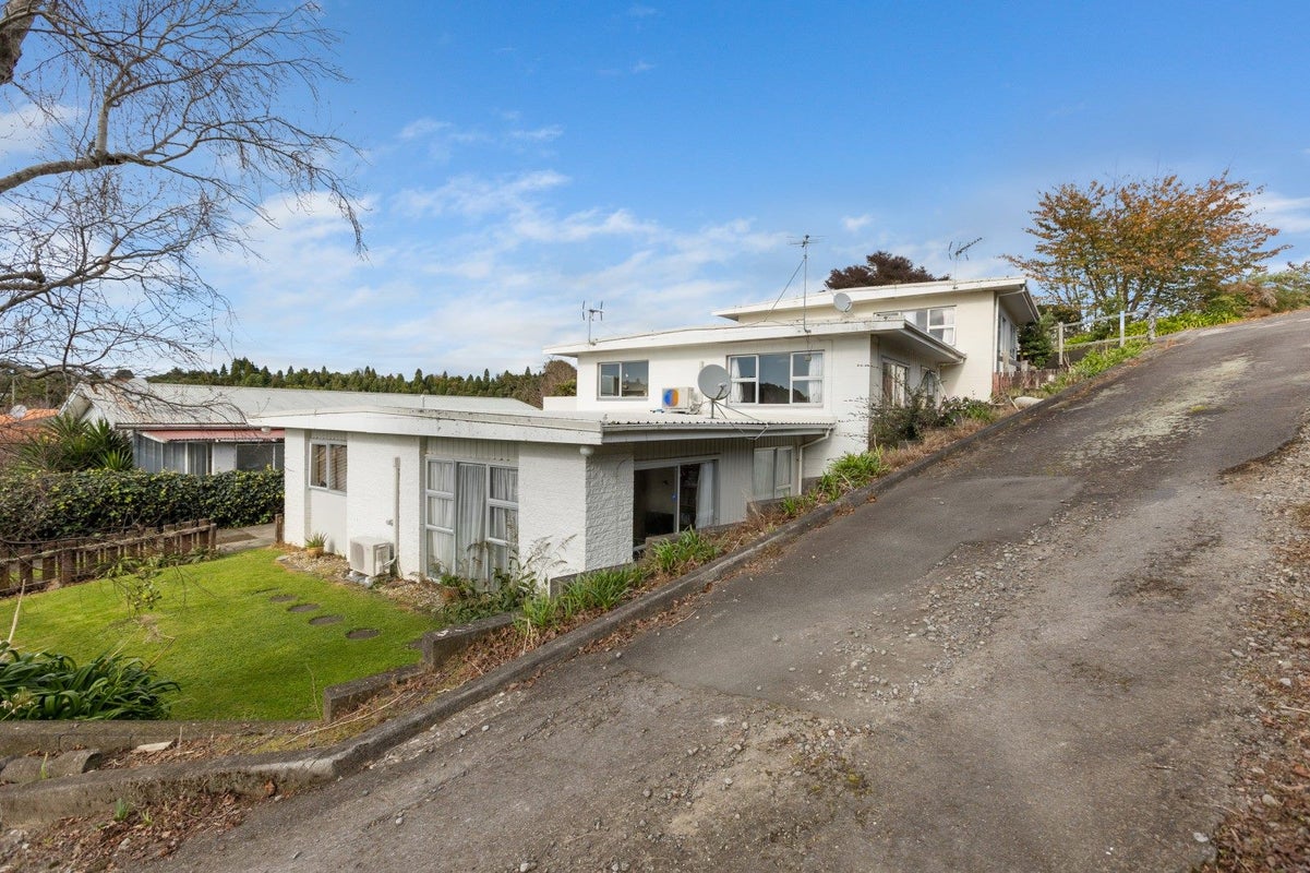 7 Fairview Place, Westown, New Plymouth - Carousel 2
