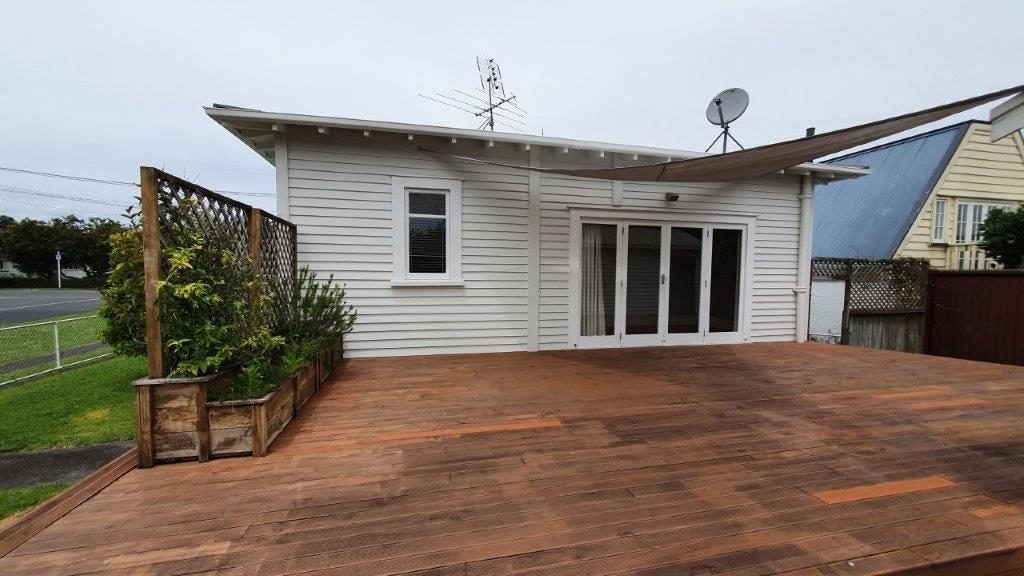 33 Kingsway Avenue, Sandringham, Auckland - Carousel 1