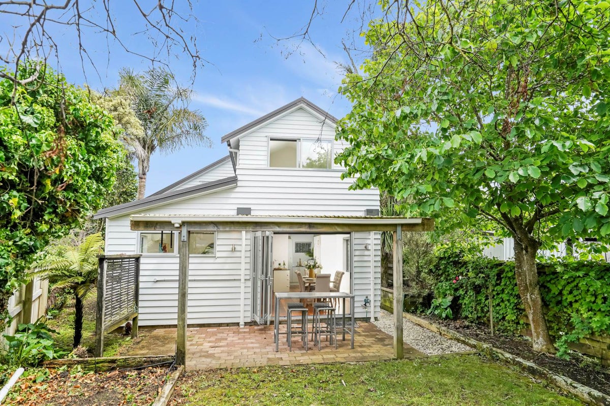 10A Montmere Avenue, Te Atatu Peninsula, Auckland - Carousel 2
