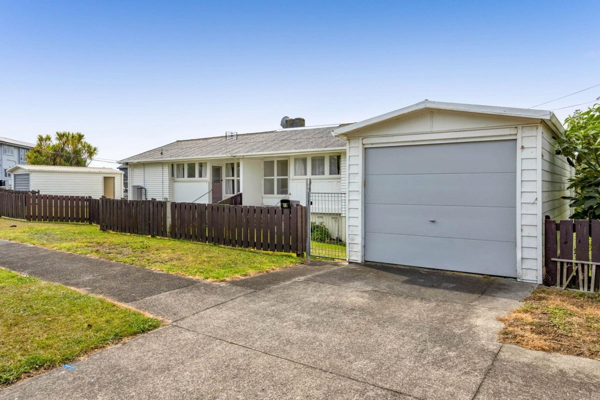 72 Banks Street, Marfell, New Plymouth - Carousel 2
