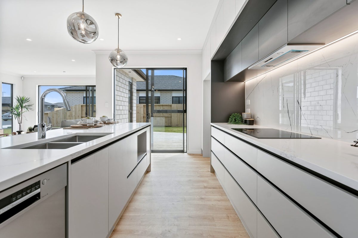 5 Te Piriti Road, One Tree Point - Carousel 1