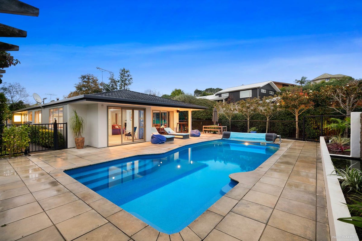 17 Seymour Road, Mellons Bay, Auckland - Carousel 2