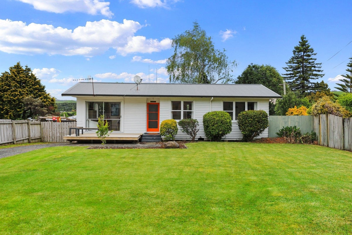 18 Garrick Place, Pukehangi, Rotorua - Carousel 1