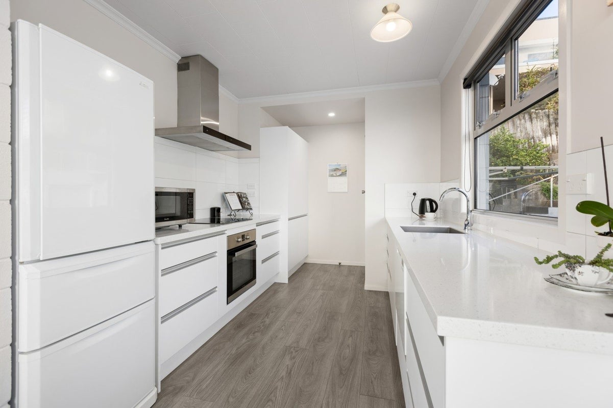 2/14 SOUTH Road, Moturoa, NEW PLYMOUTH - Carousel 1