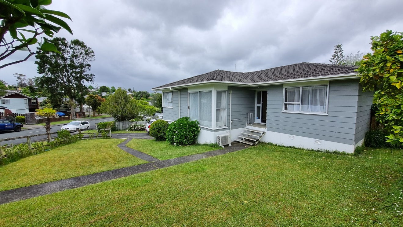 3 Waari Avenue, Sunnyvale, Auckland - Carousel 1