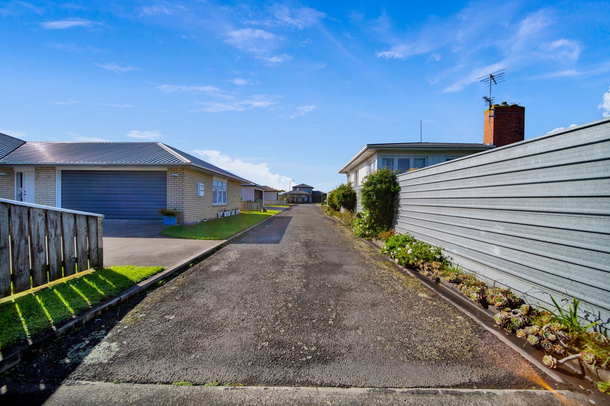 26D Dixon Avenue, Hawera - Carousel 2
