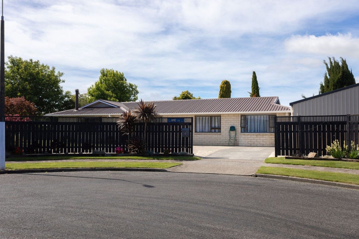 4 Guinane Street, Dannevirke - Carousel 1
