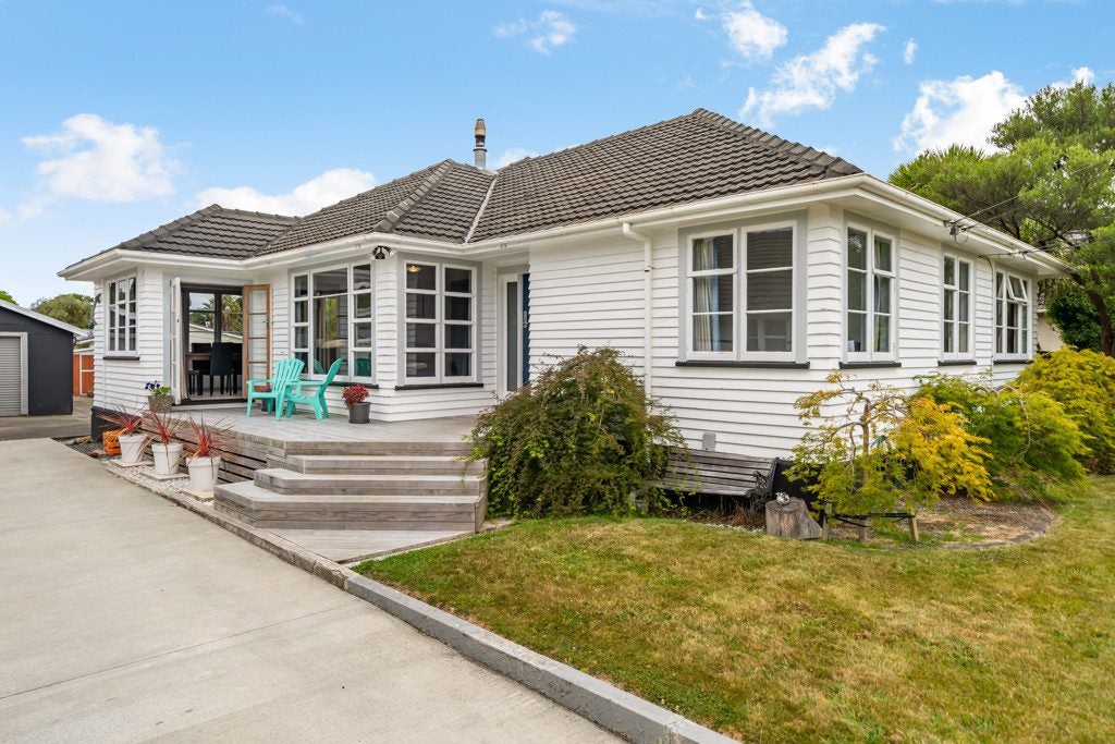 9 Raukawa Grove, Trentham, Upper Hutt - Carousel 1