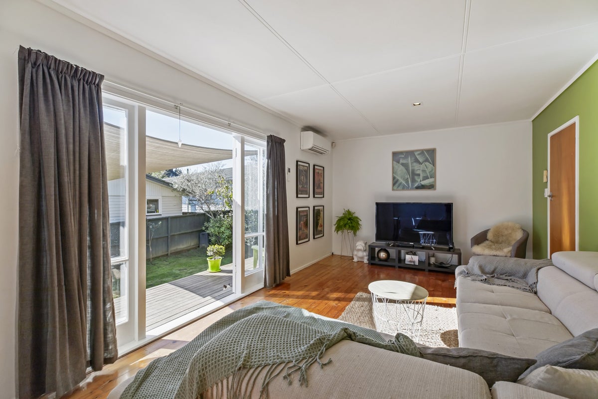1/615 Swanson Road, Swanson, Auckland - Carousel 2