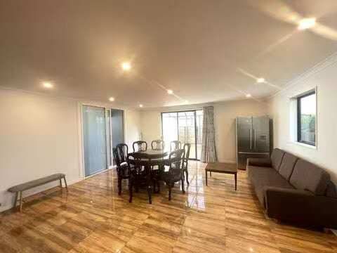 1/4 Anne Road, Hillcrest, Auckland - Carousel 1