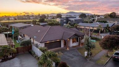 71 Hillcrest Road, Raumati Beach, Paraparaumu - Carousel 1