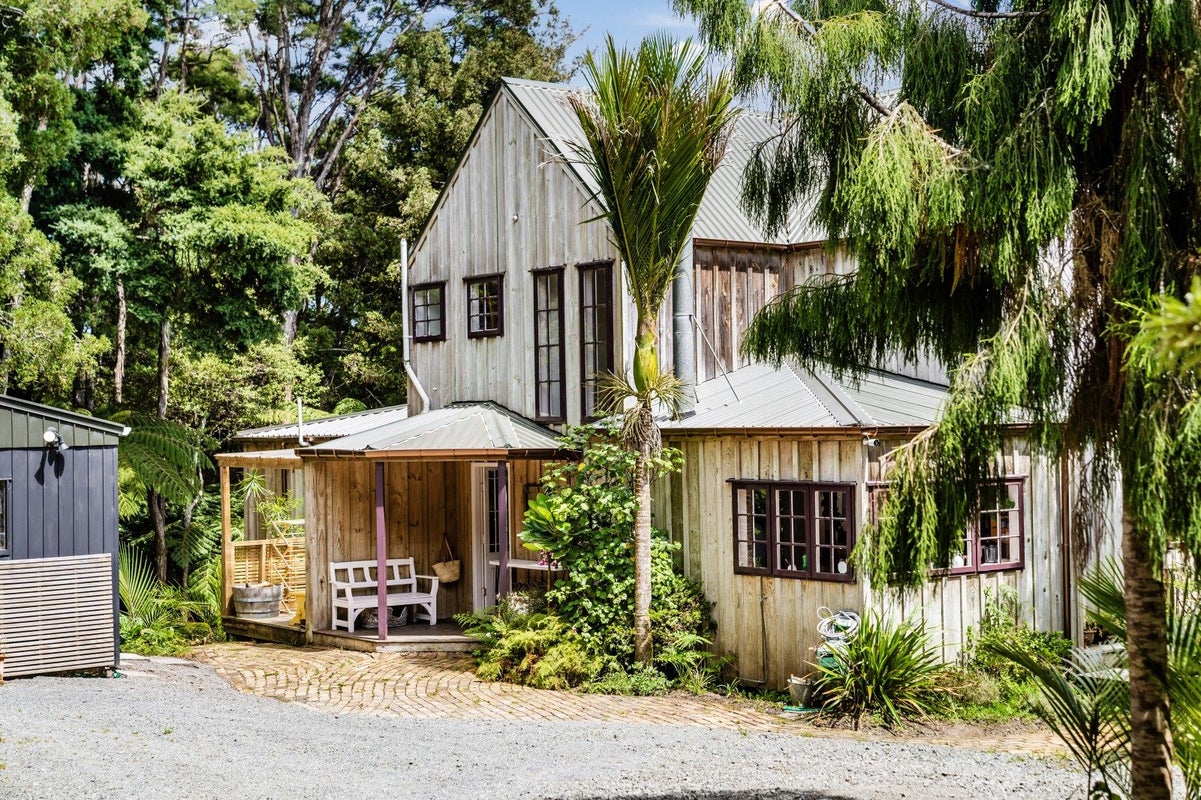 21 Dormer Road, Helensville - Carousel 1