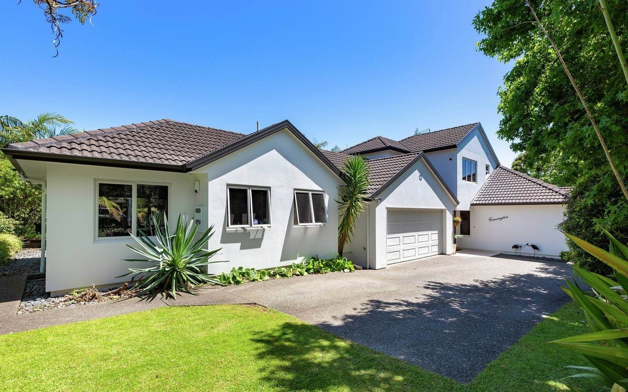 2 Manon Crescent, Greenhithe, Auckland - Carousel 1