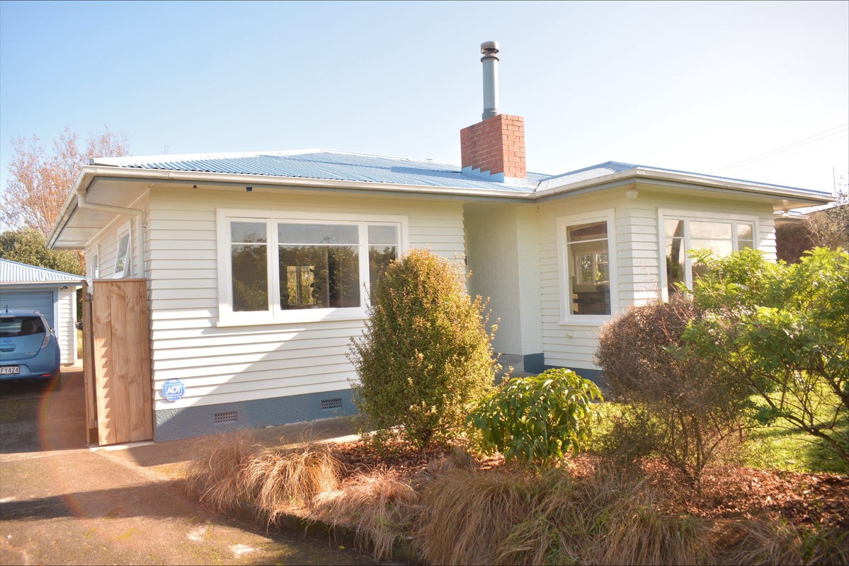 32 Kingston Street, Awapuni, Palmerston North - Carousel 1