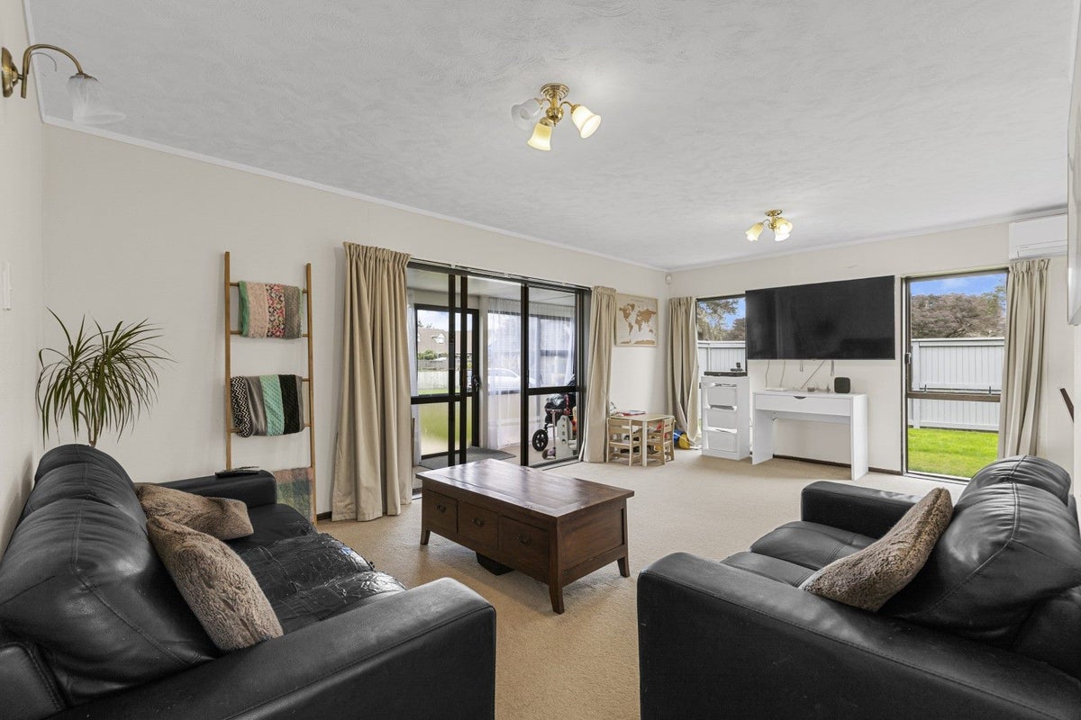 7 Caroline Crescent, Highbury, Palmerston North - Carousel 1