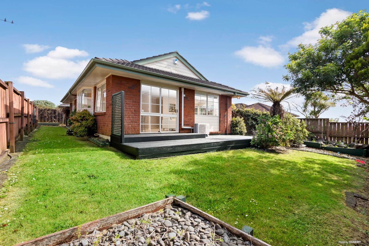 1/27 Crescent Hills Court, Northpark, Auckland - Carousel 2