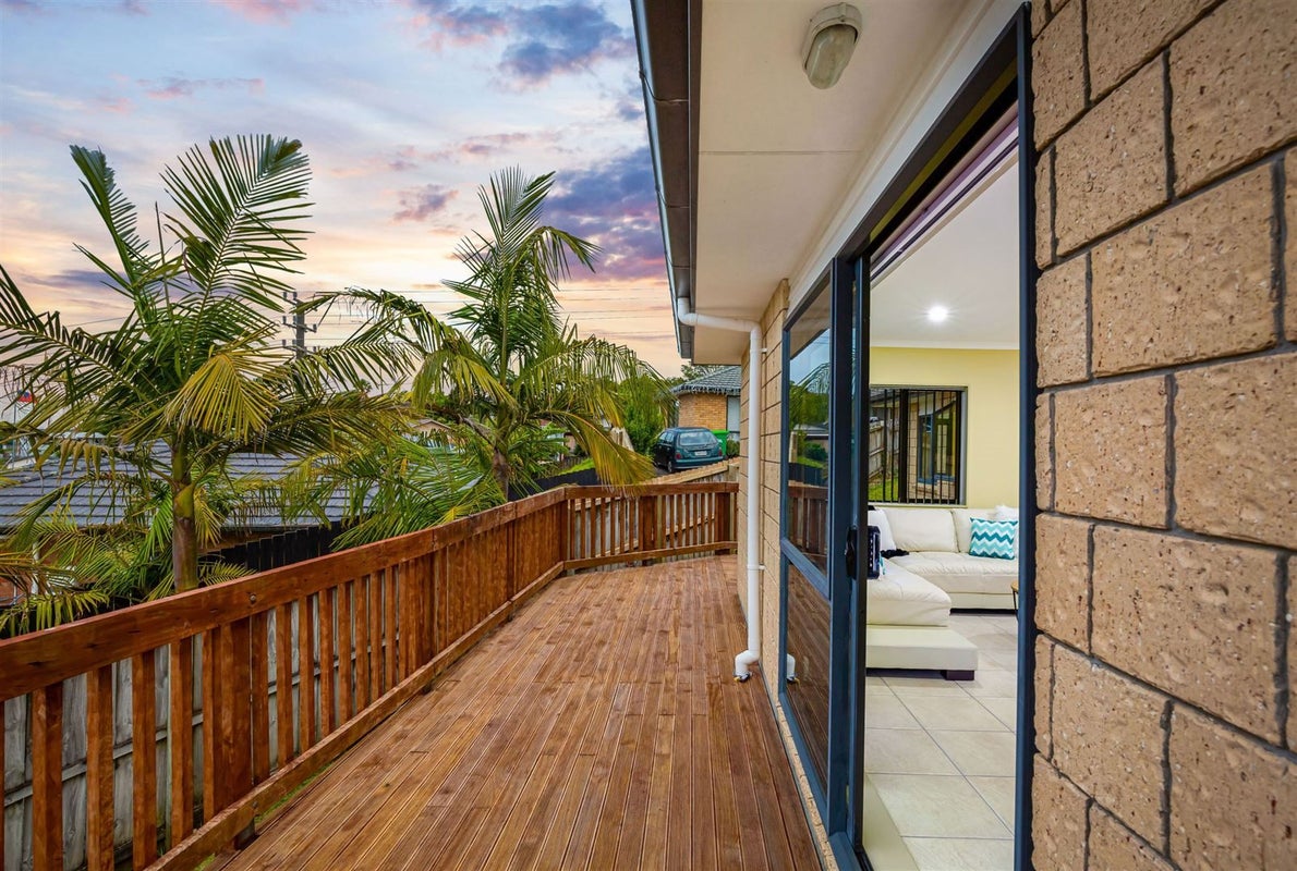 15 Dovey Place, Massey, Auckland - Carousel 2