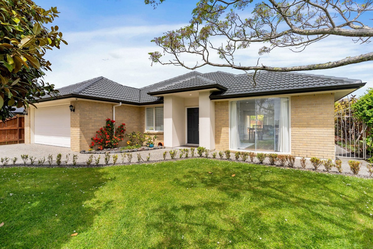 21 Newbliss Crescent, East Tamaki Heights, Auckland - Carousel 1