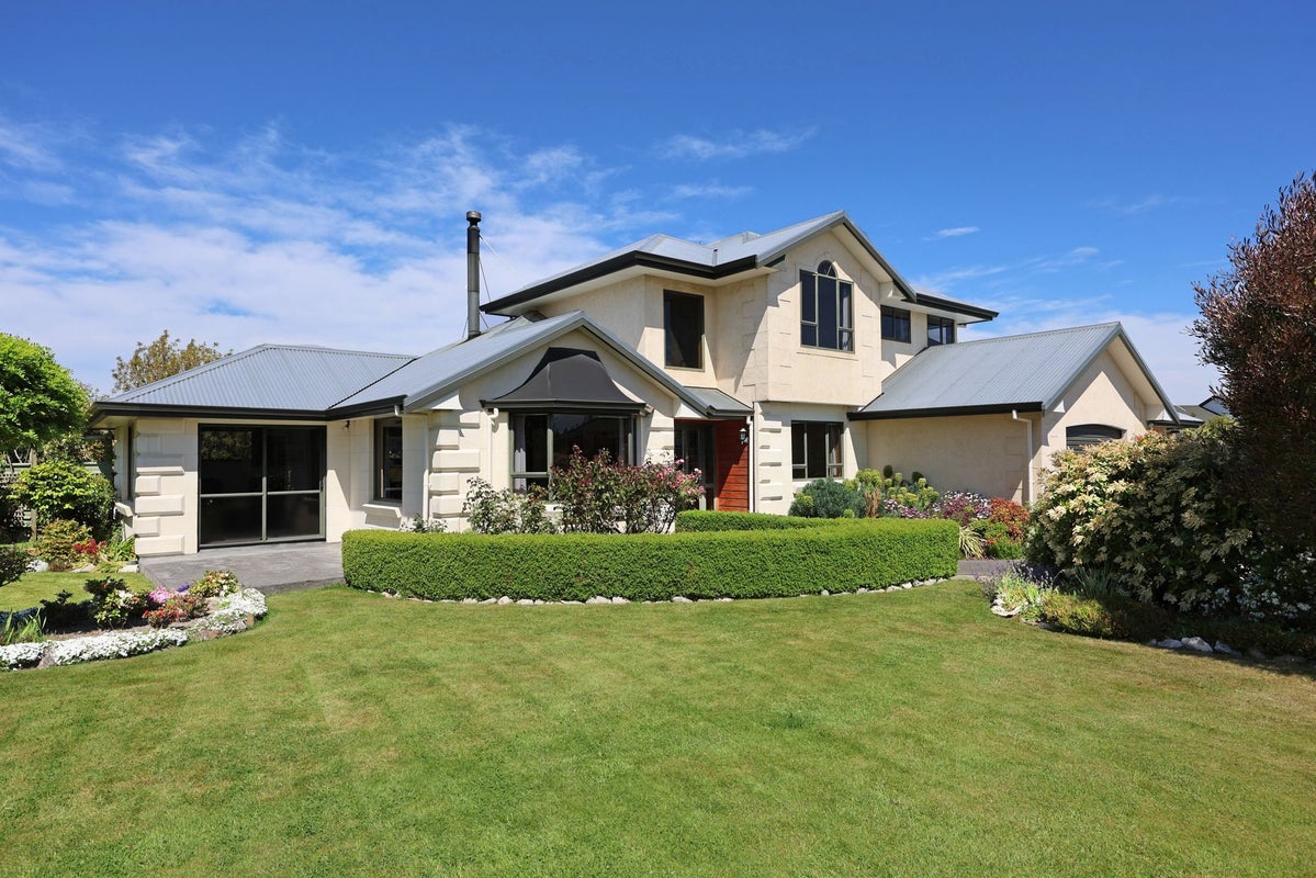 8 Dove Place, Holmes Hill, Oamaru - Carousel 1