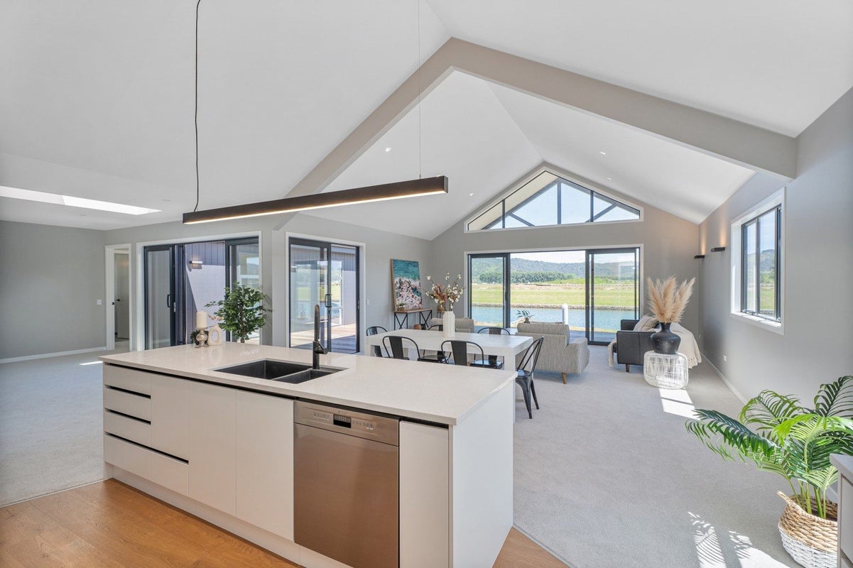 17 Kahu Crescent, Te Rapa Park, Hamilton - Carousel 1