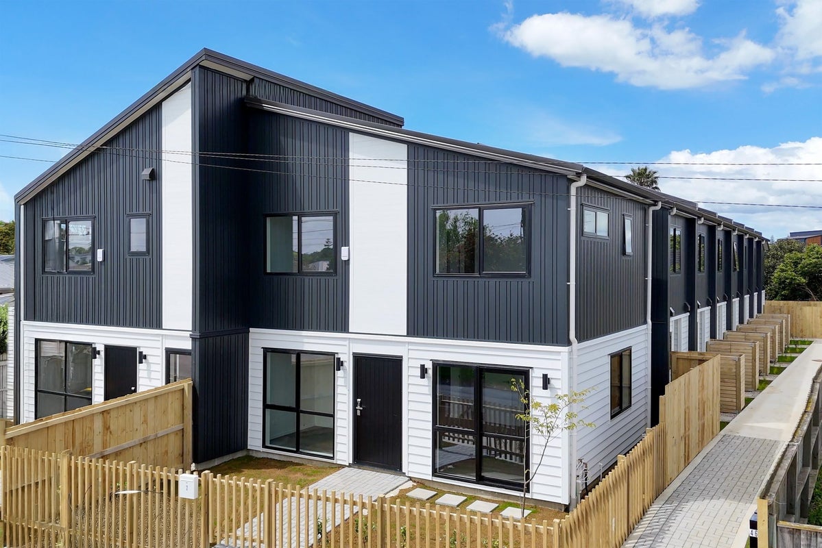 2/46 Dale Crescent, Pakuranga, Auckland - Carousel 1