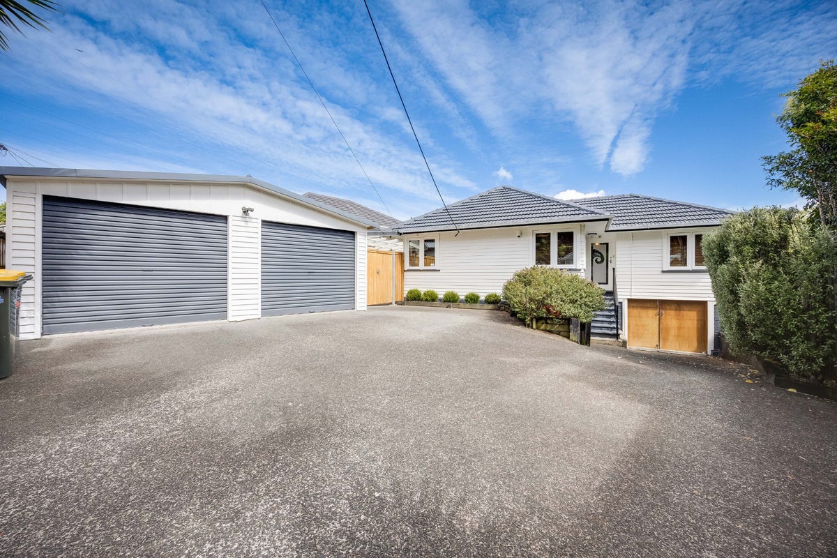 16 Paton Avenue, Te Atatu South, Auckland - Carousel 2
