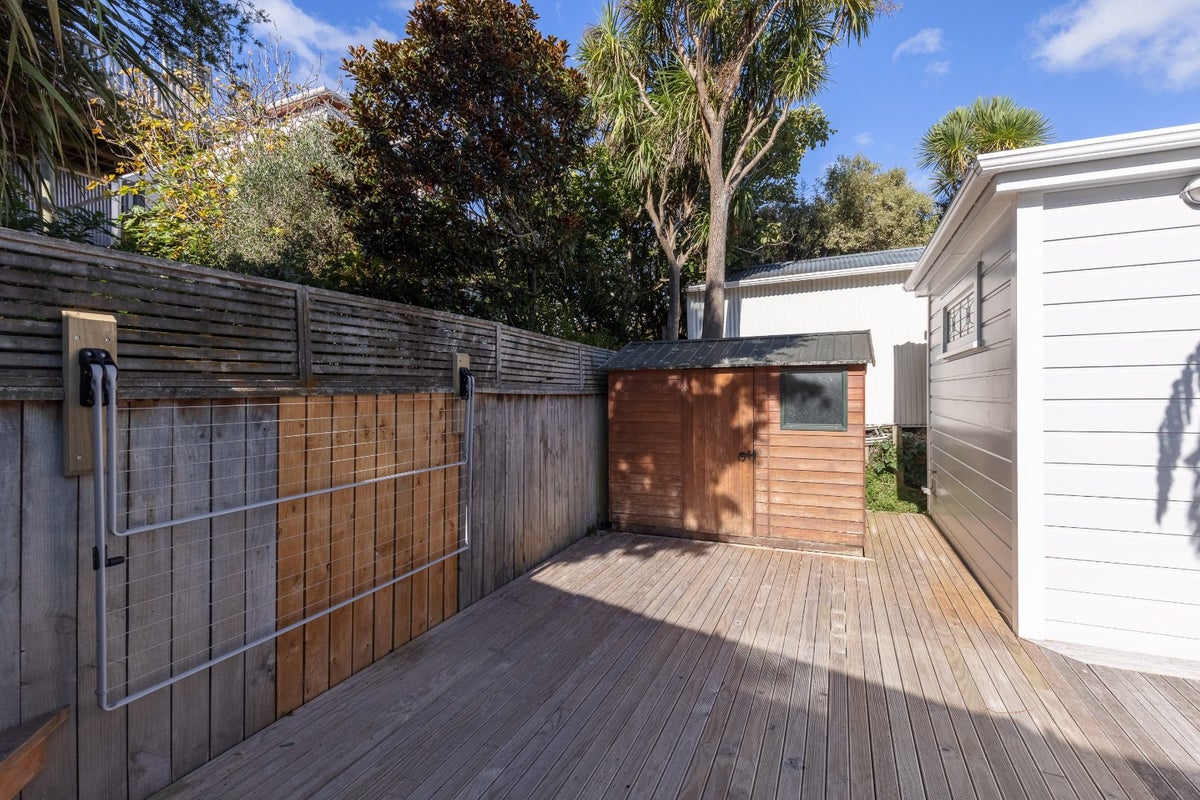 24 Moir Street, Mount Victoria, Wellington - Carousel 15