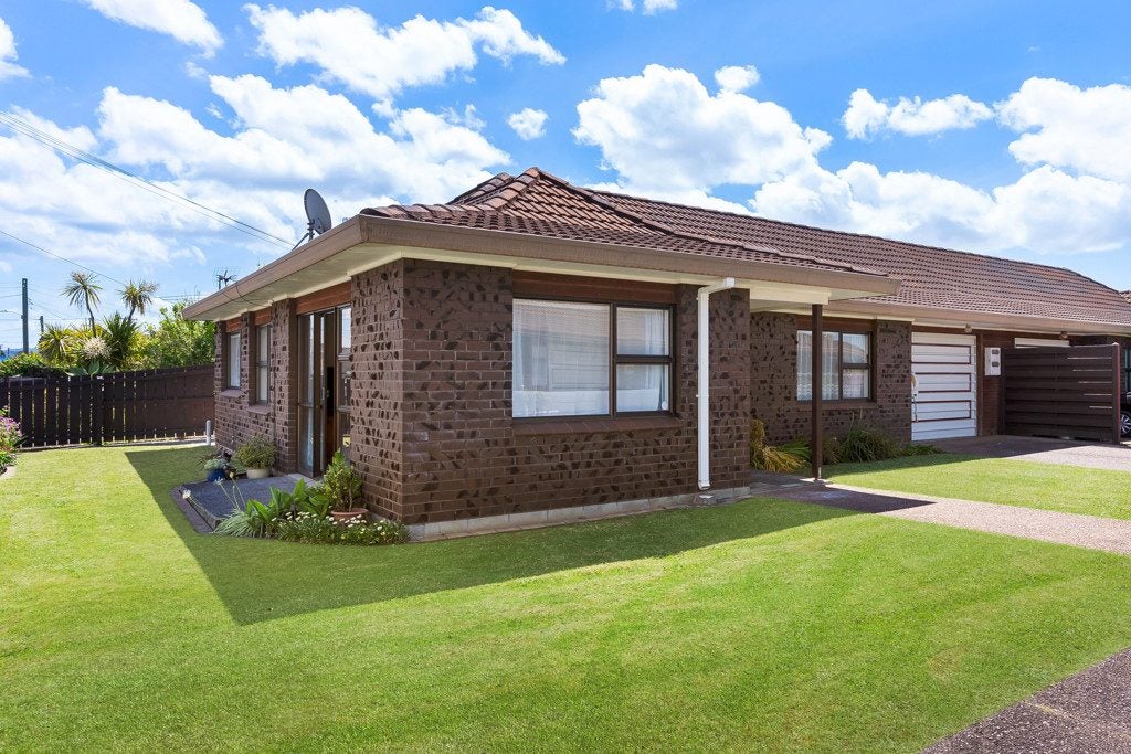 62 Donovan Street, Blockhouse Bay, Auckland - Carousel 1
