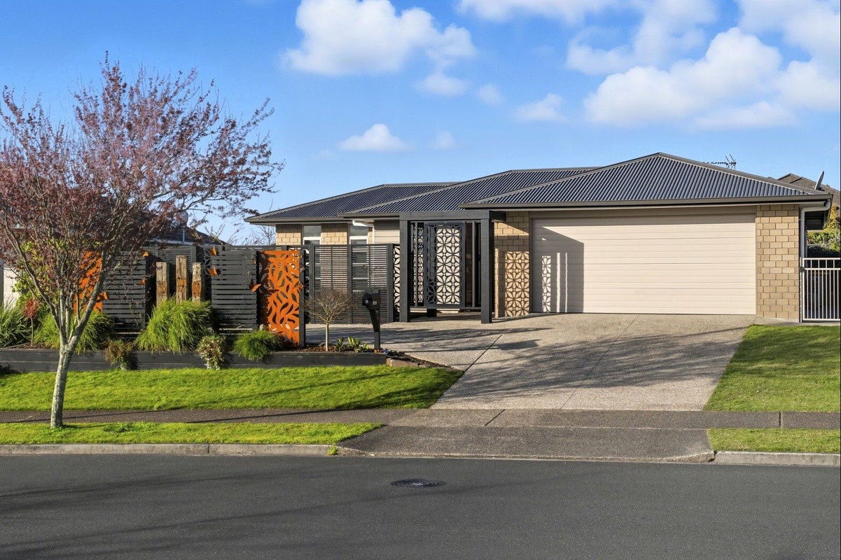 8 Mortlake Heights, Pyes Pa, Tauranga - Carousel 1