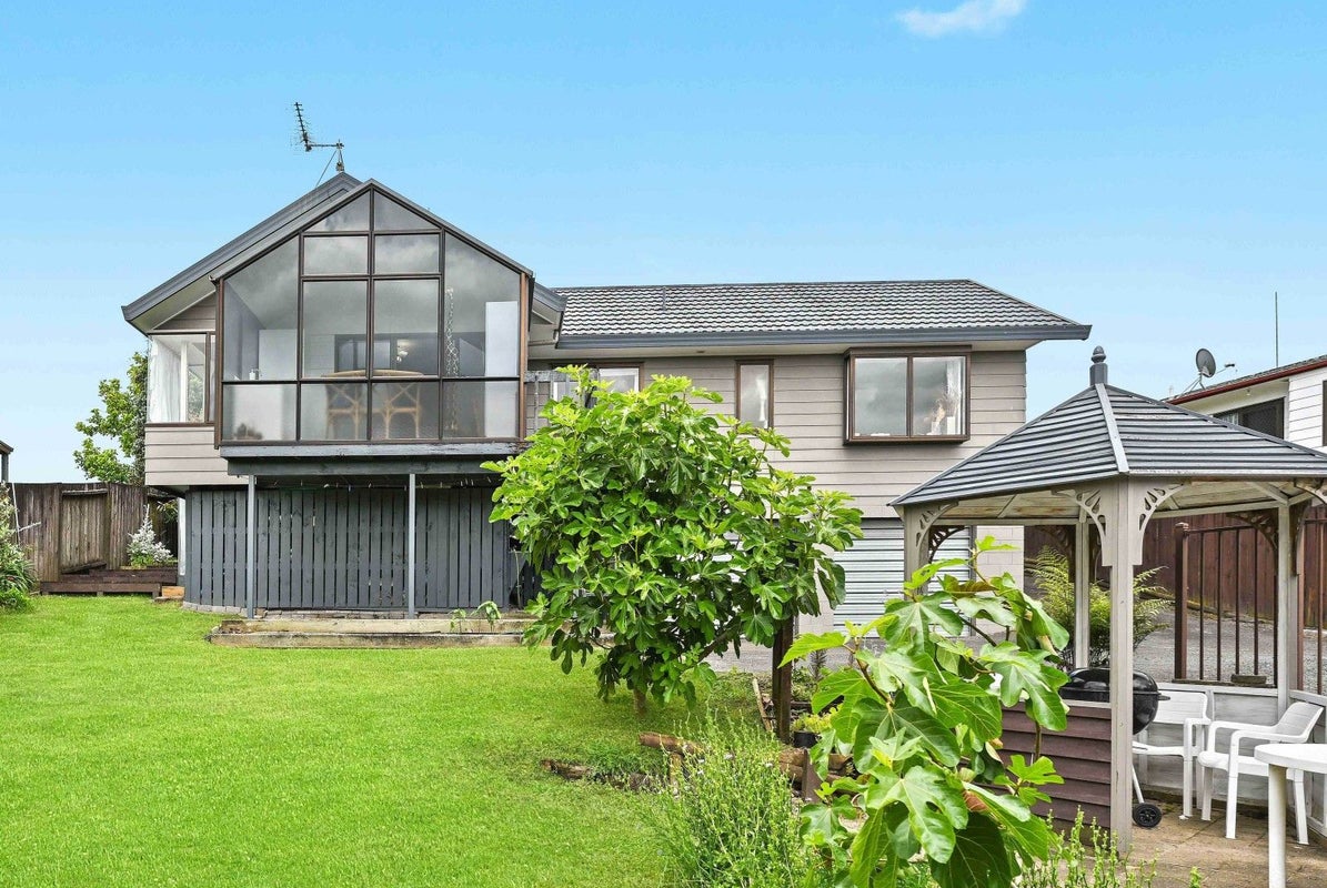76 Totara Drive, Pukete, Hamilton - Carousel 1