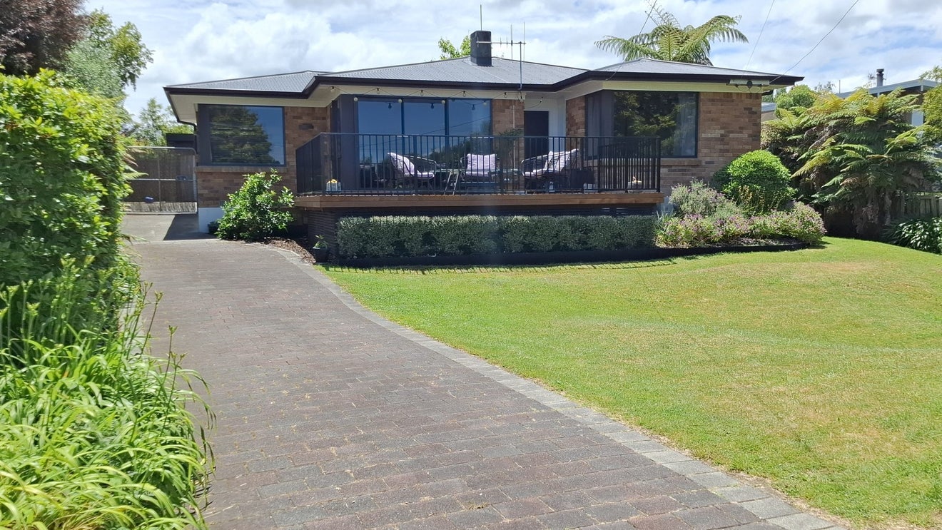 12 Titoki Avenue, Waipahihi, Taupo - Carousel 2