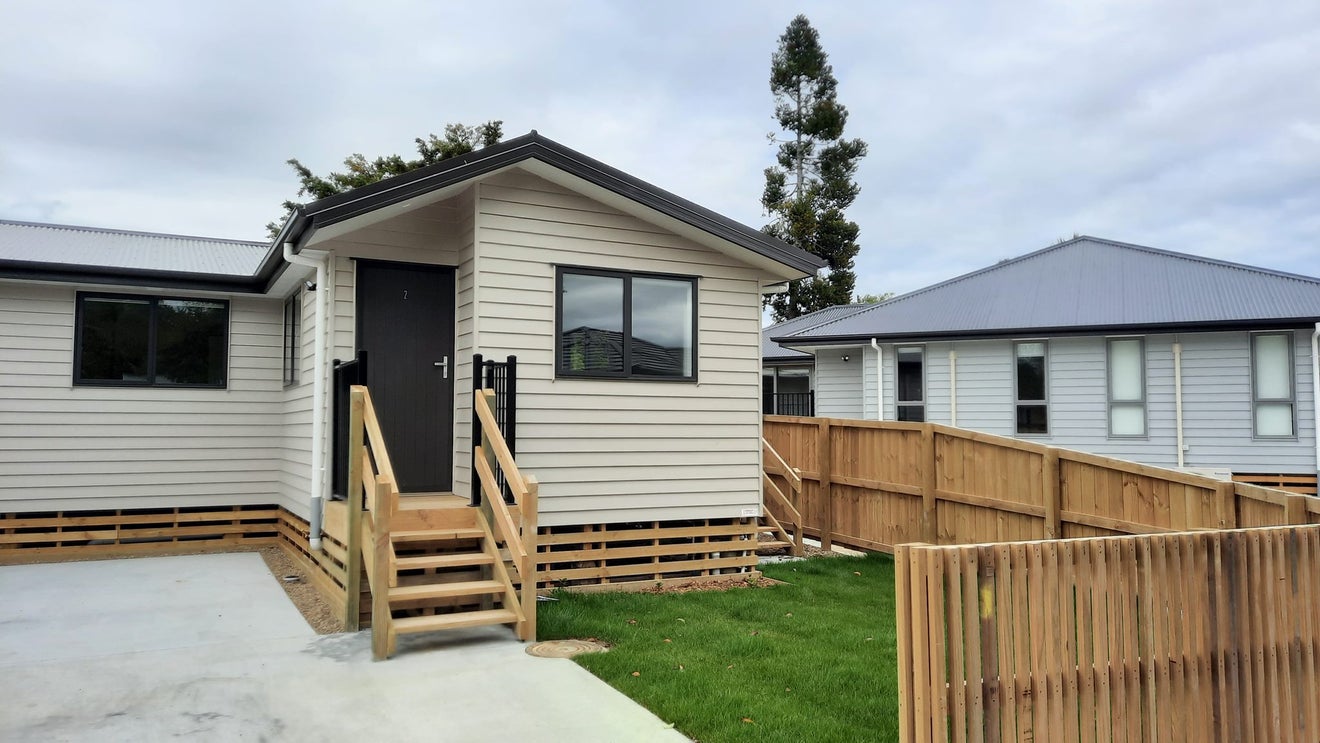 1/5 Helena Road, Hillcrest, Hamilton - Carousel 1